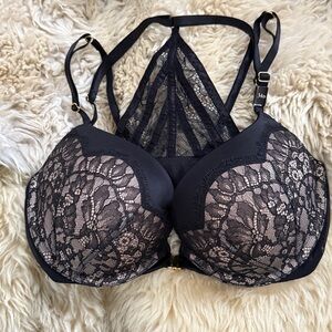 🆕Victoria's Secret Black Lace Bra🆕